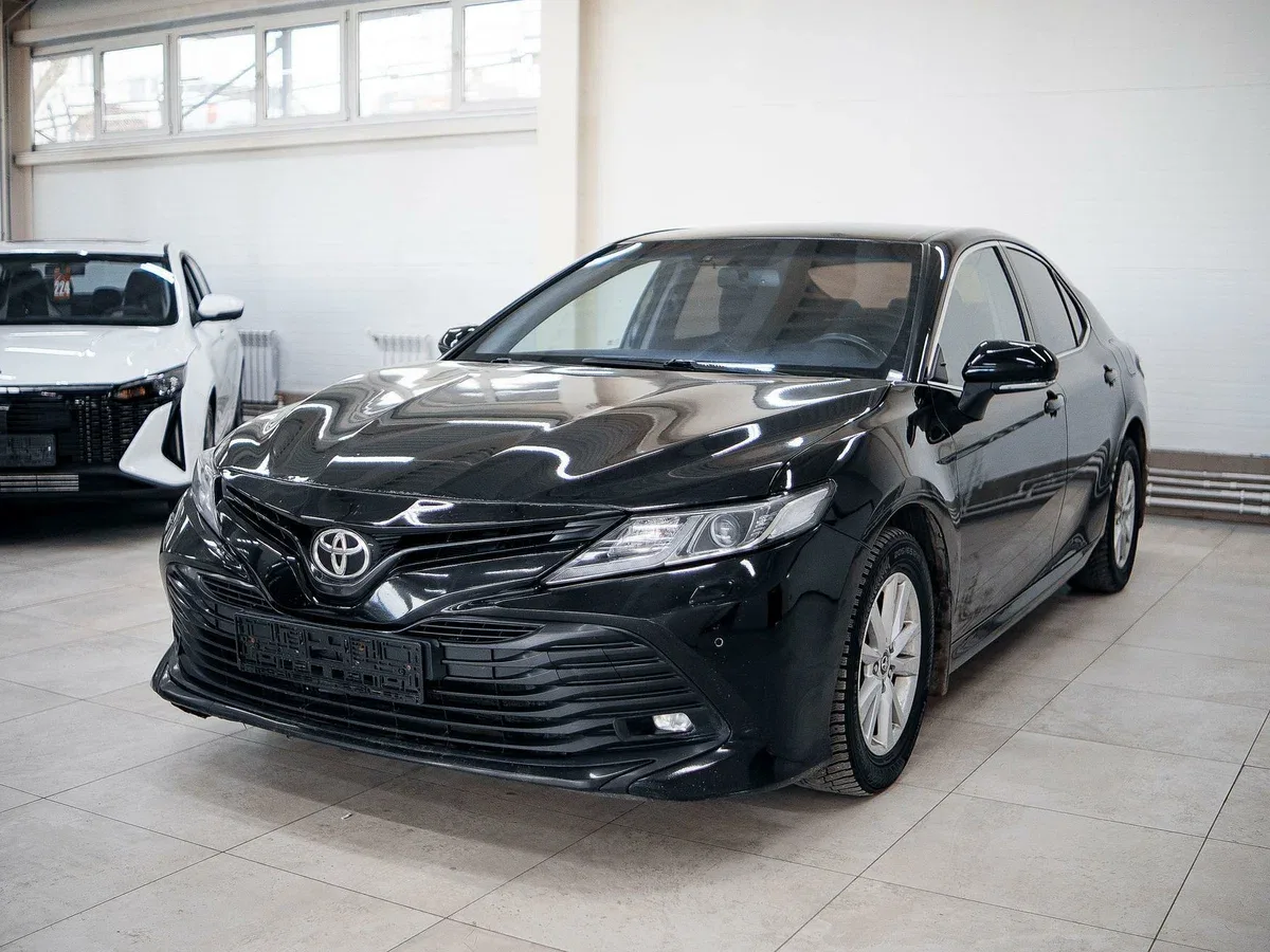 Toyota Camry VIII (XV70)