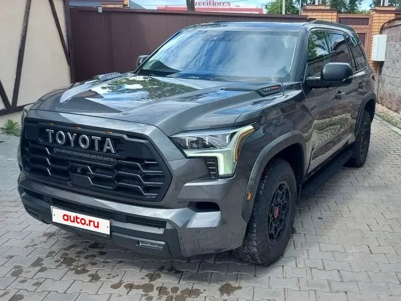Toyota Sequoia III