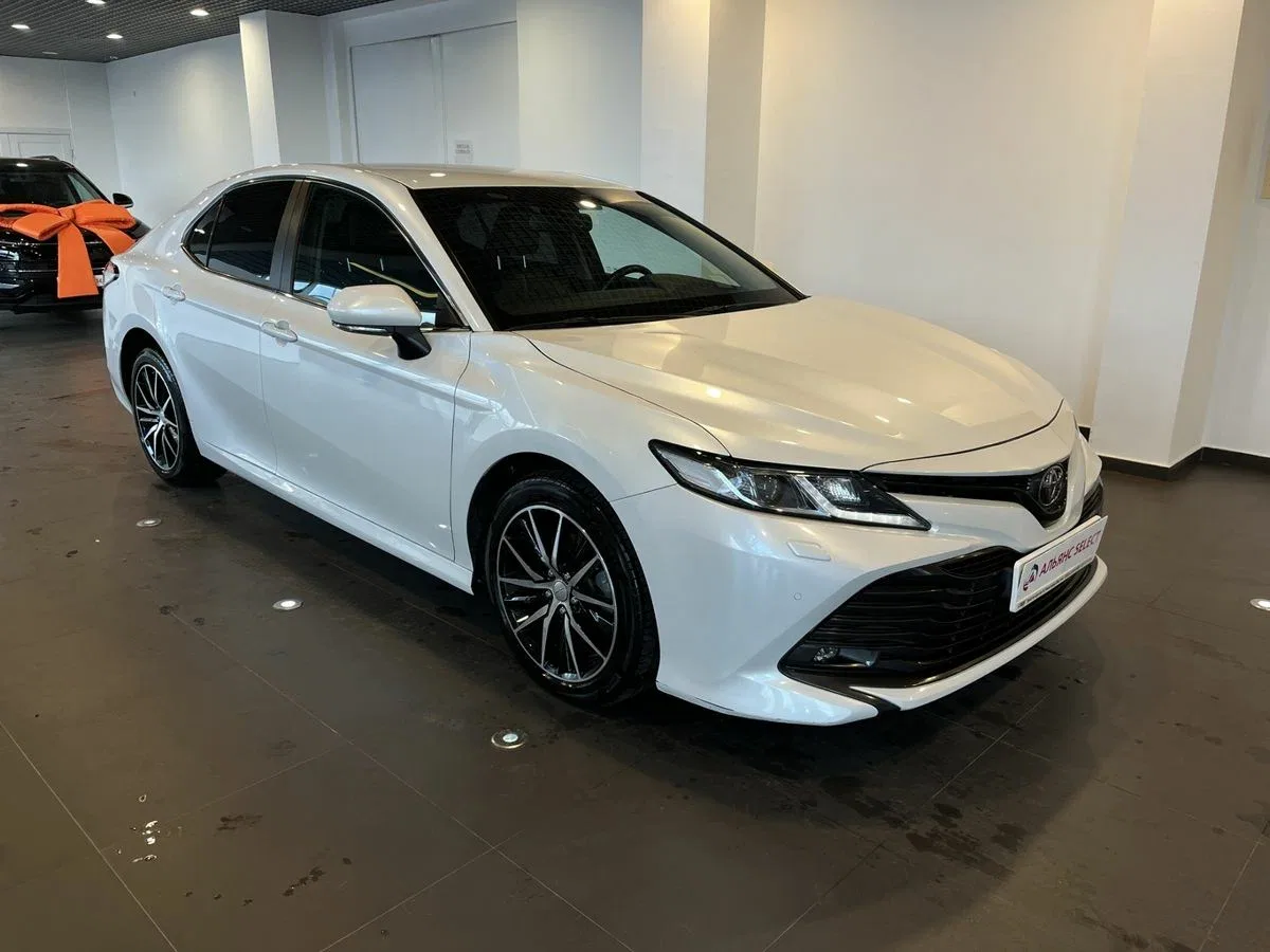Toyota Camry VIII (XV70)