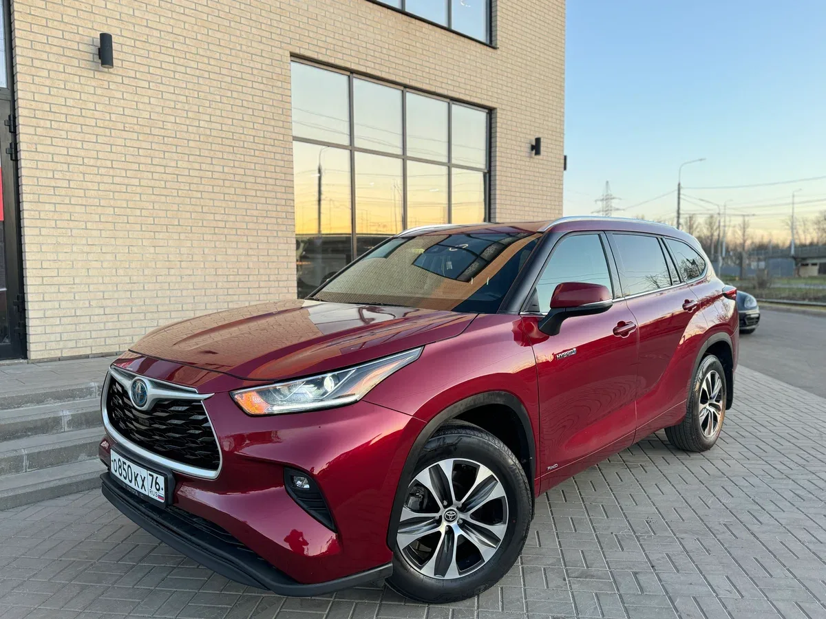 Toyota Highlander IV (U70)