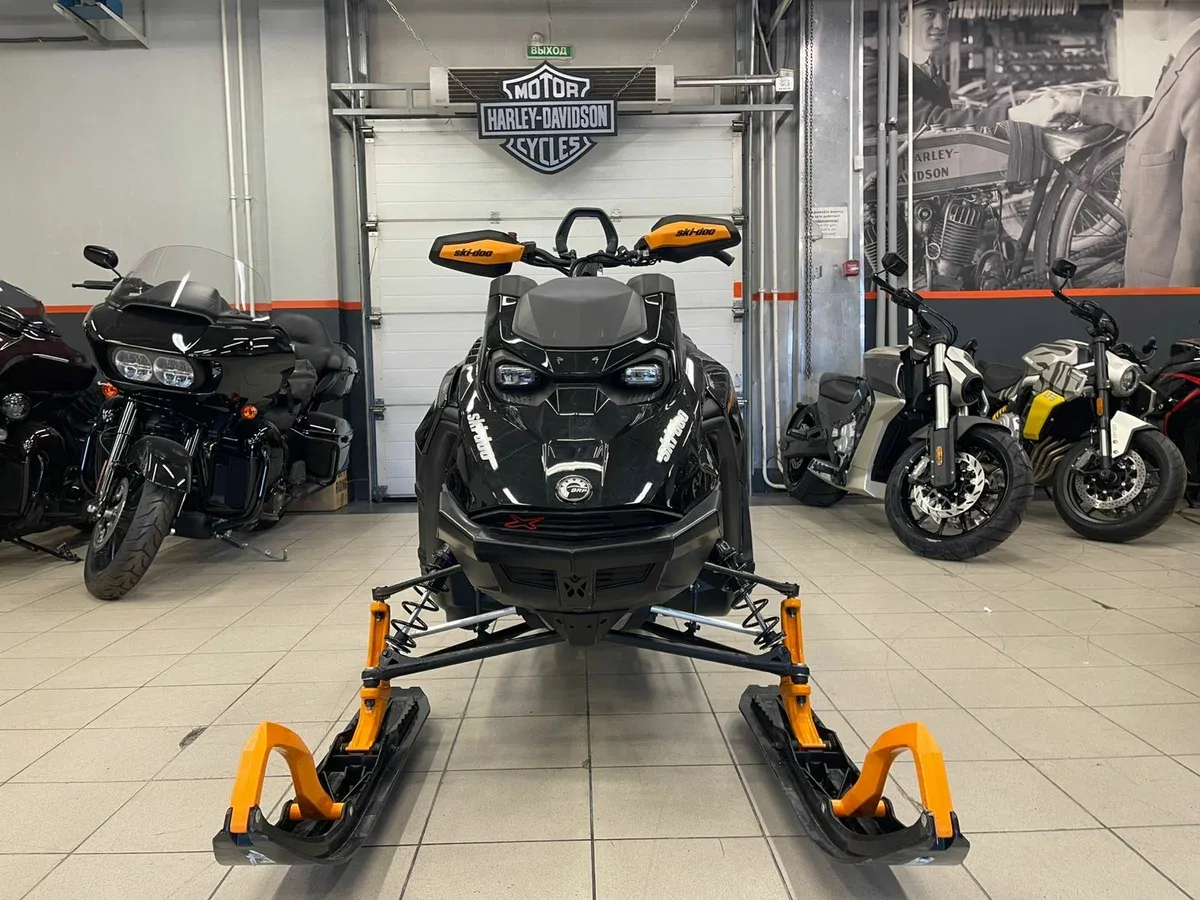 BRP Ski-Doo Summit 850