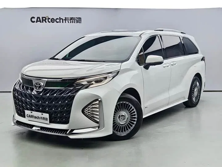 Toyota Sienna IV