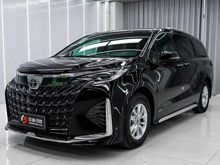 Toyota Sienna IV