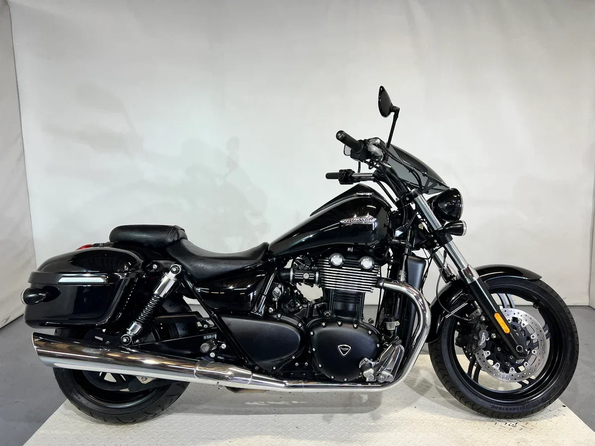 Triumph Thunderbird Storm