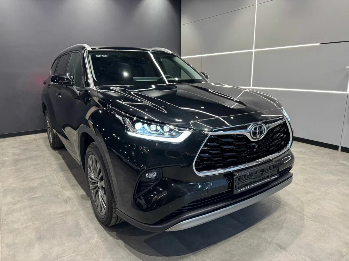 Toyota Highlander IV (U70)