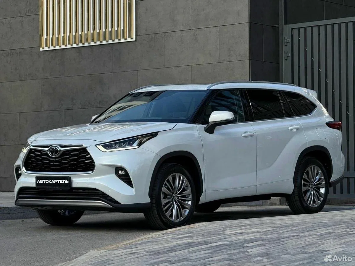 Toyota Highlander IV (U70)