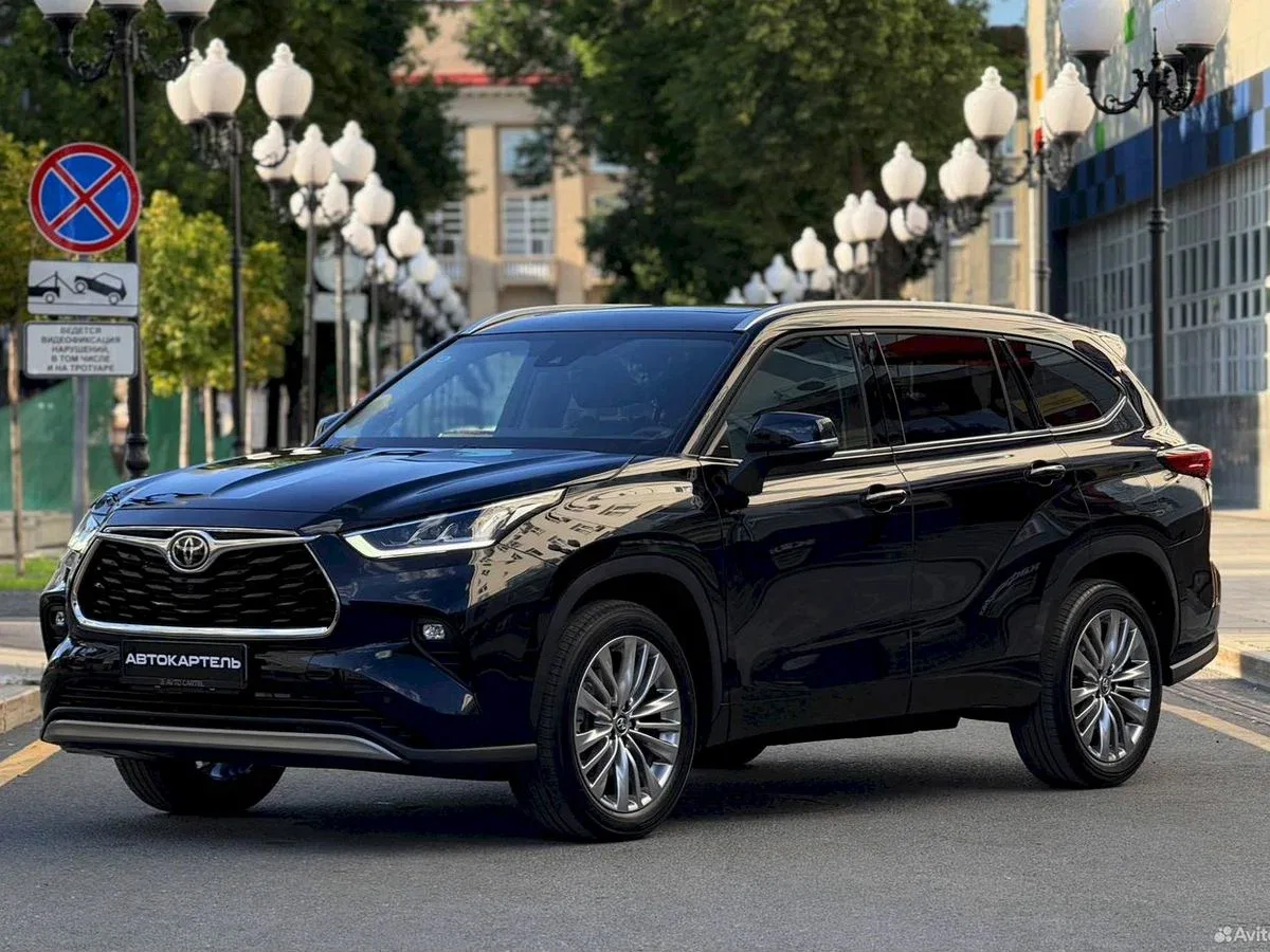 Toyota Highlander IV (U70)