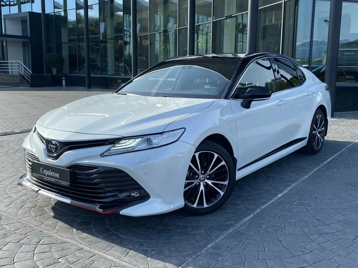 Toyota Camry VIII (XV70)