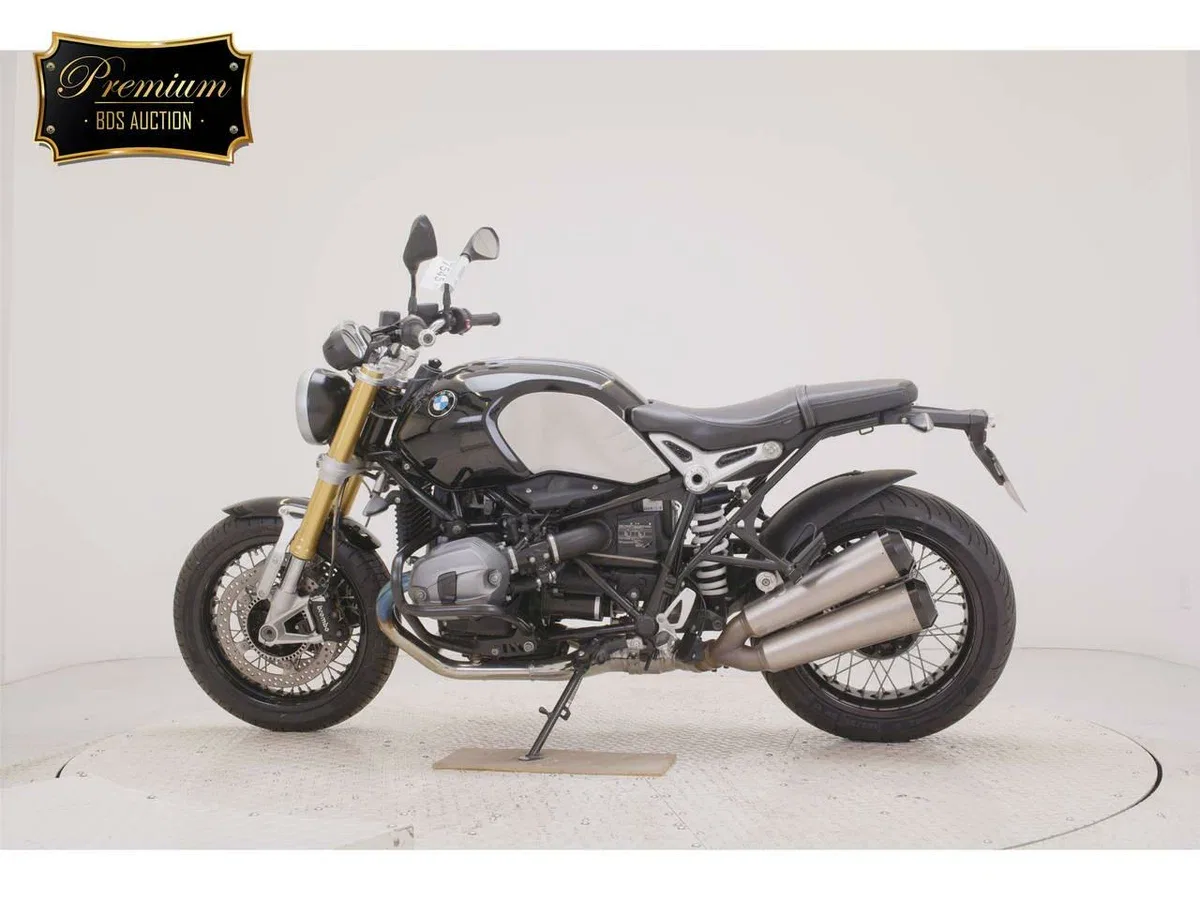 BMW R nine T