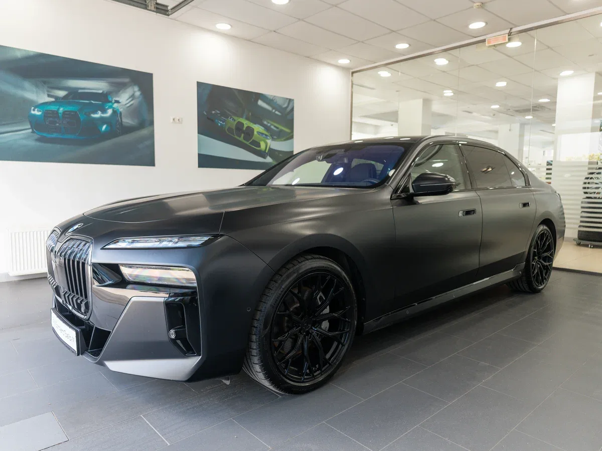 BMW 7 серии VII (G70)