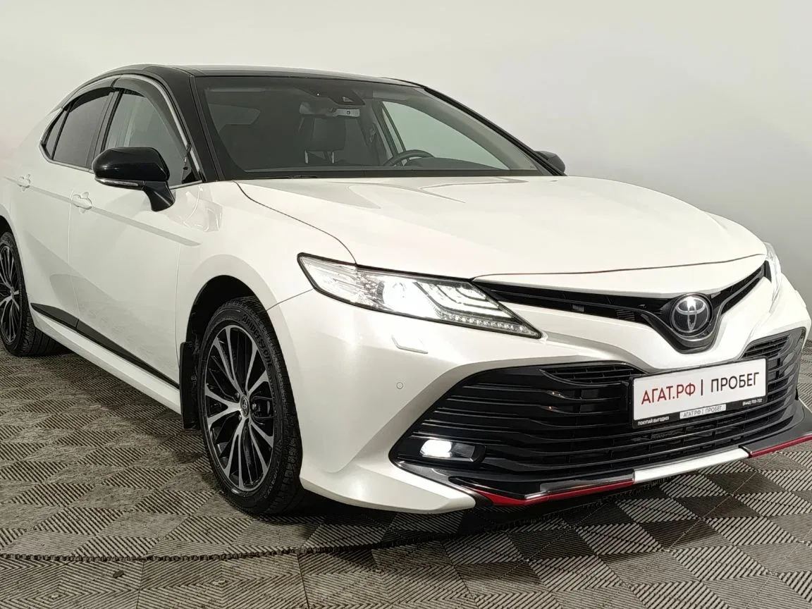 Toyota Camry VIII (XV70)