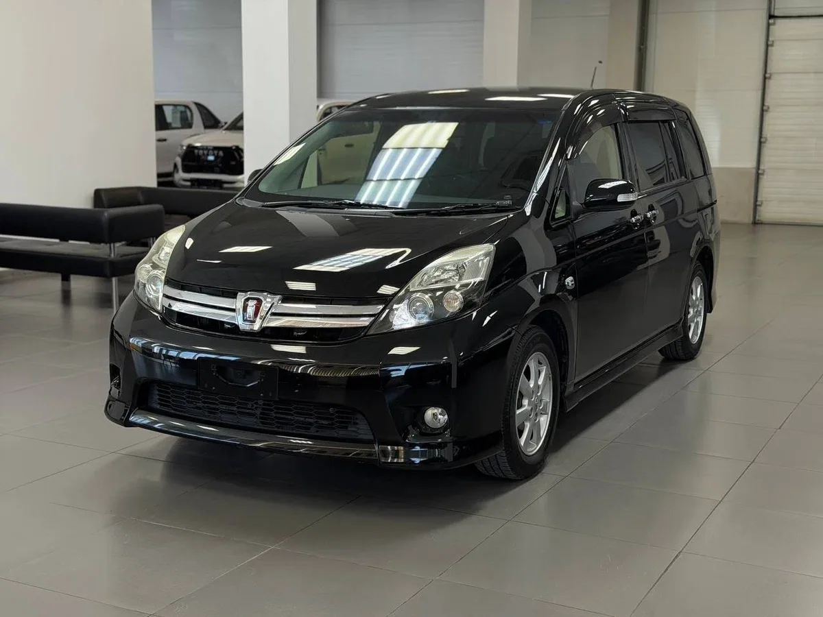 Toyota ISis I Рестайлинг