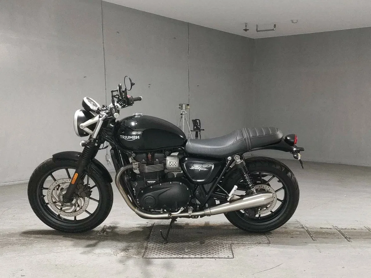 Triumph Street Twin