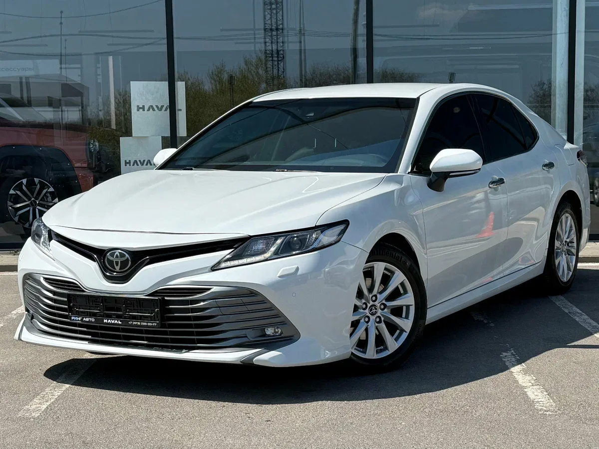 Toyota Camry VIII (XV70)