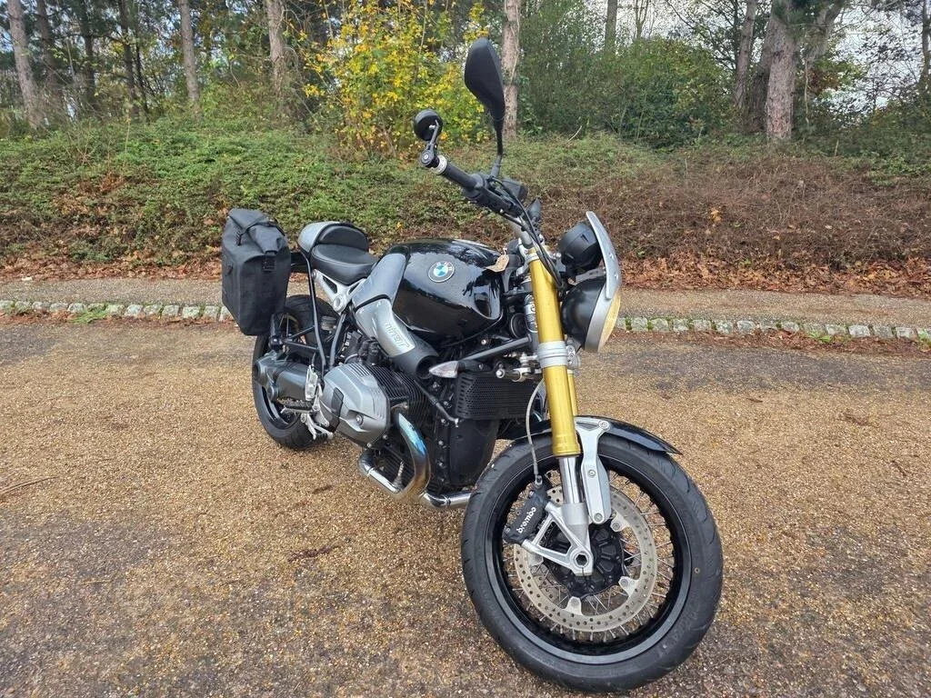 BMW R nine T