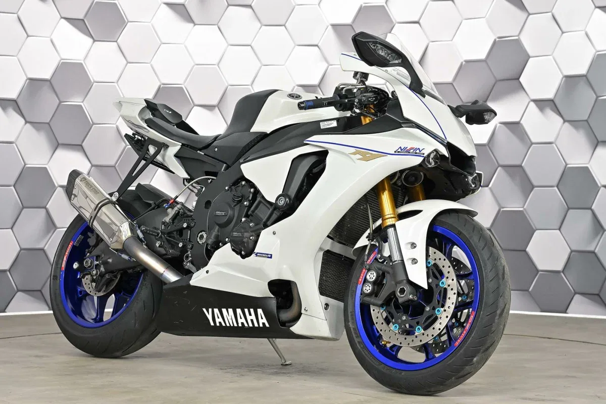 Yamaha YZF-R1