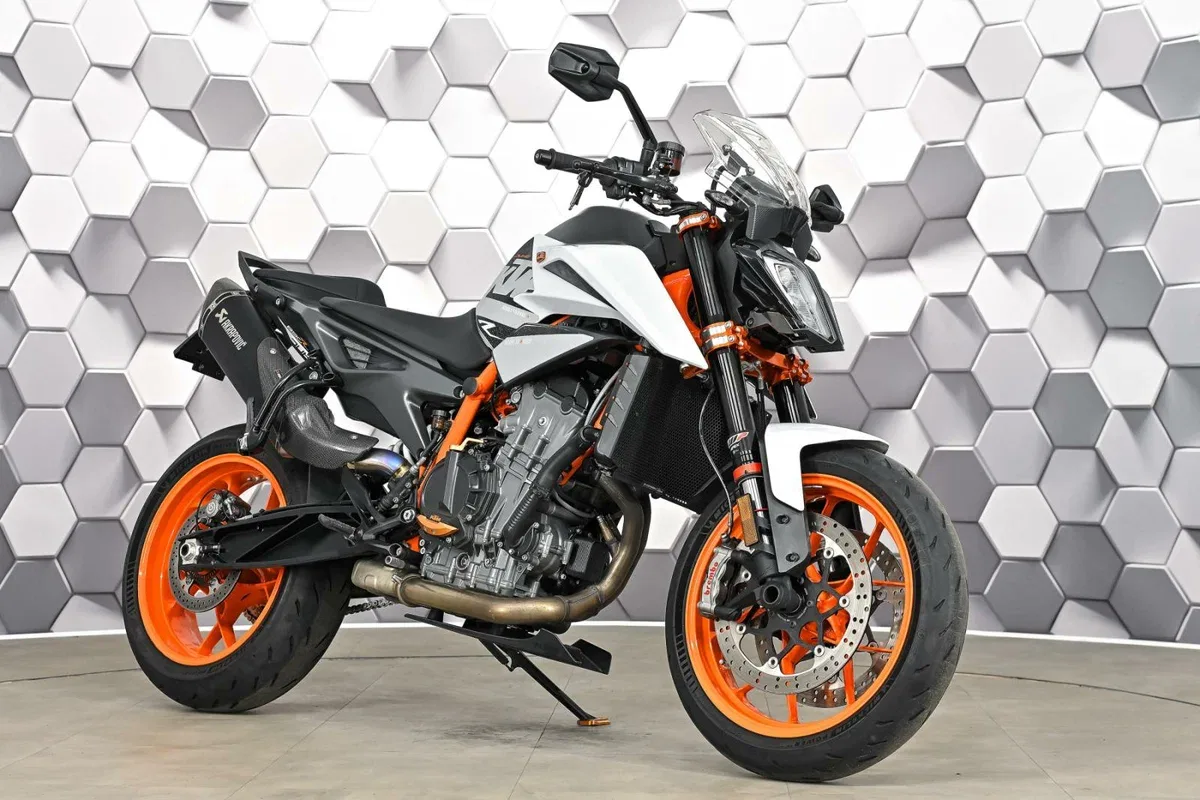 KTM AG 890 Duke R