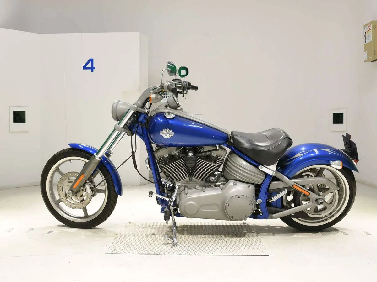 Harley-Davidson Rocker C