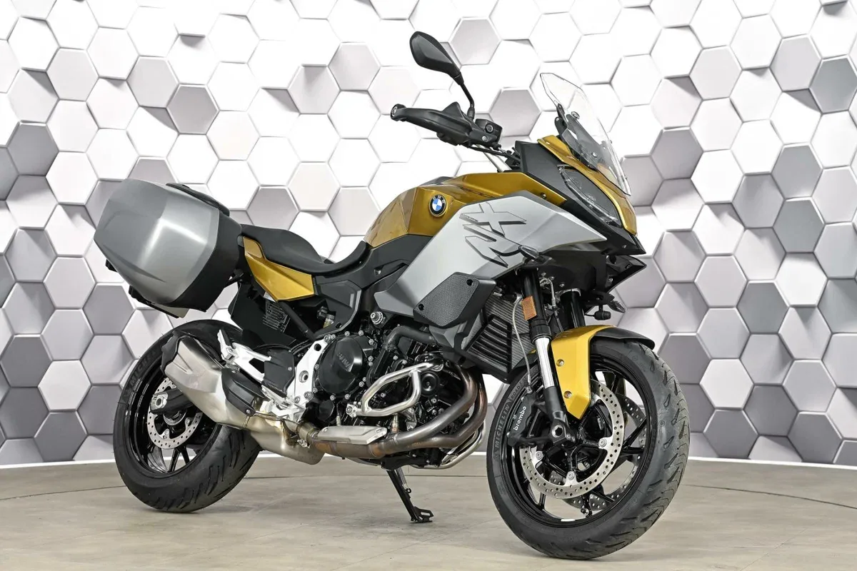 BMW F 900 XR