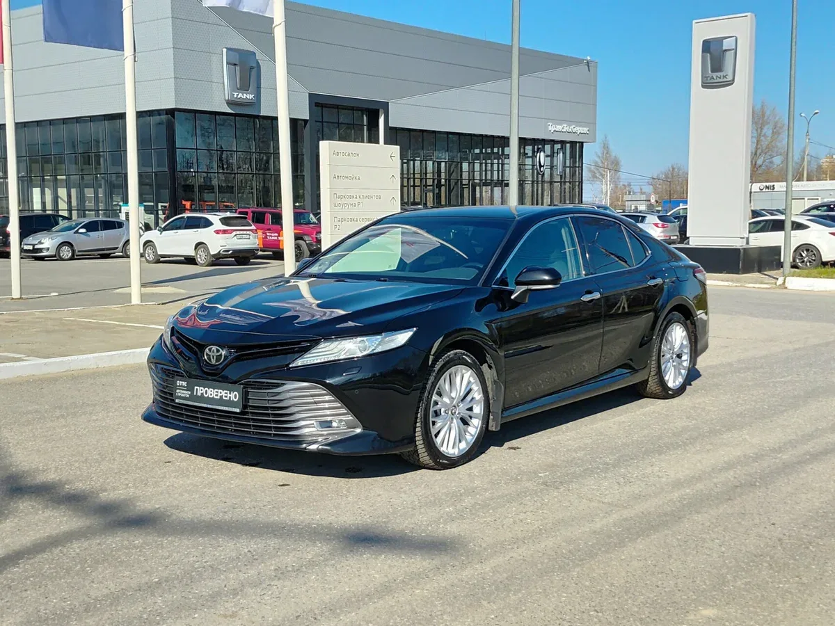 Toyota Camry VIII (XV70)