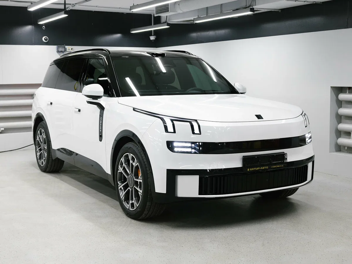Lynk & Co 900