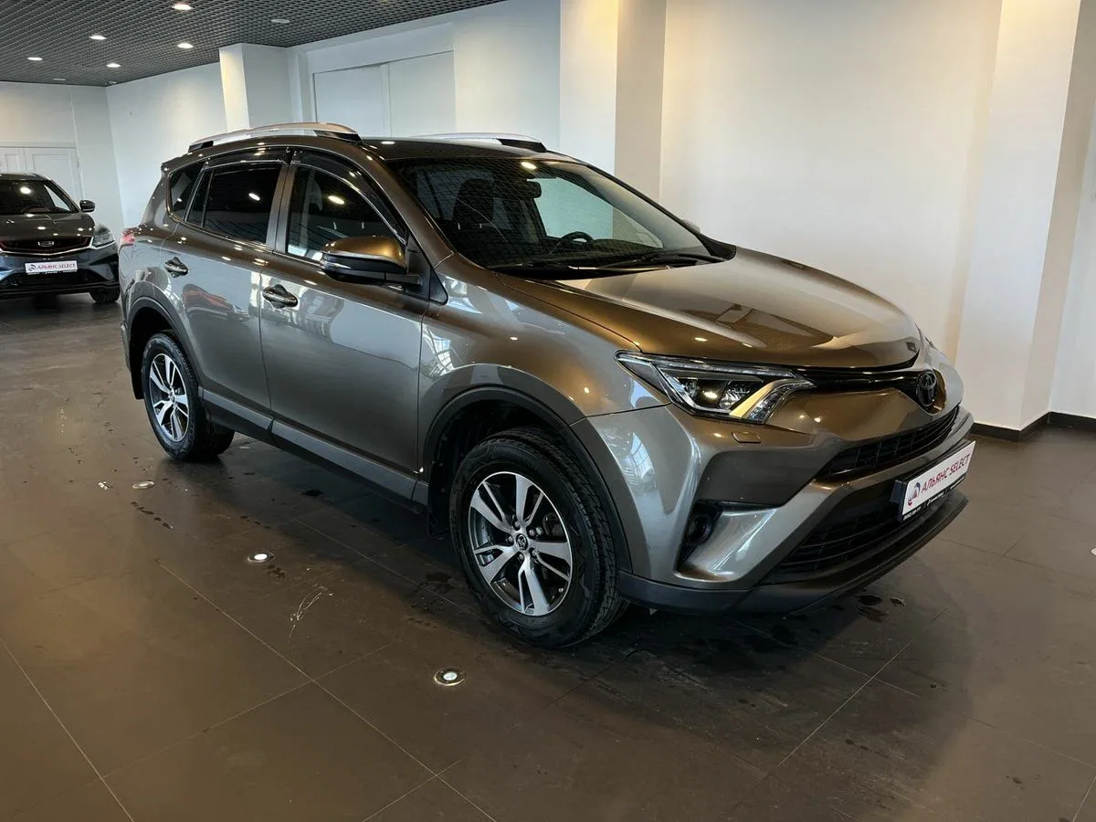 Toyota RAV4 IV (XA40) Рестайлинг