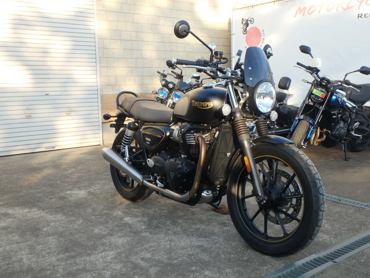 Triumph Street Twin