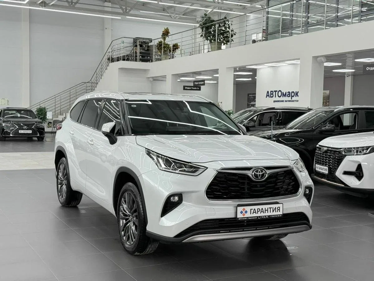 Toyota Highlander IV (U70)