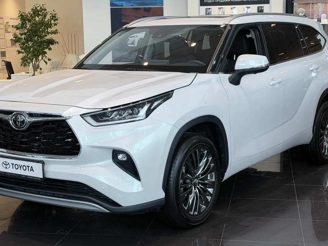 Toyota Highlander IV (U70)
