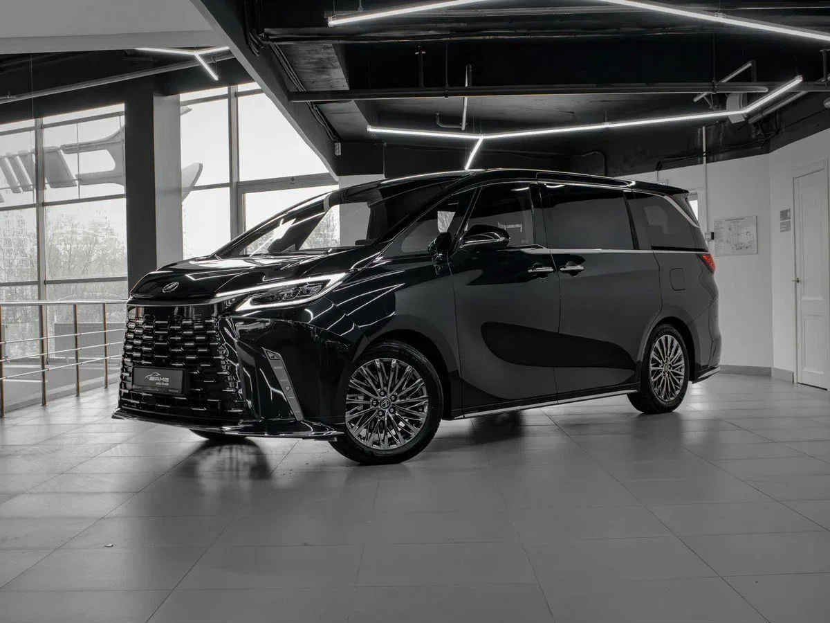 Lexus LM II