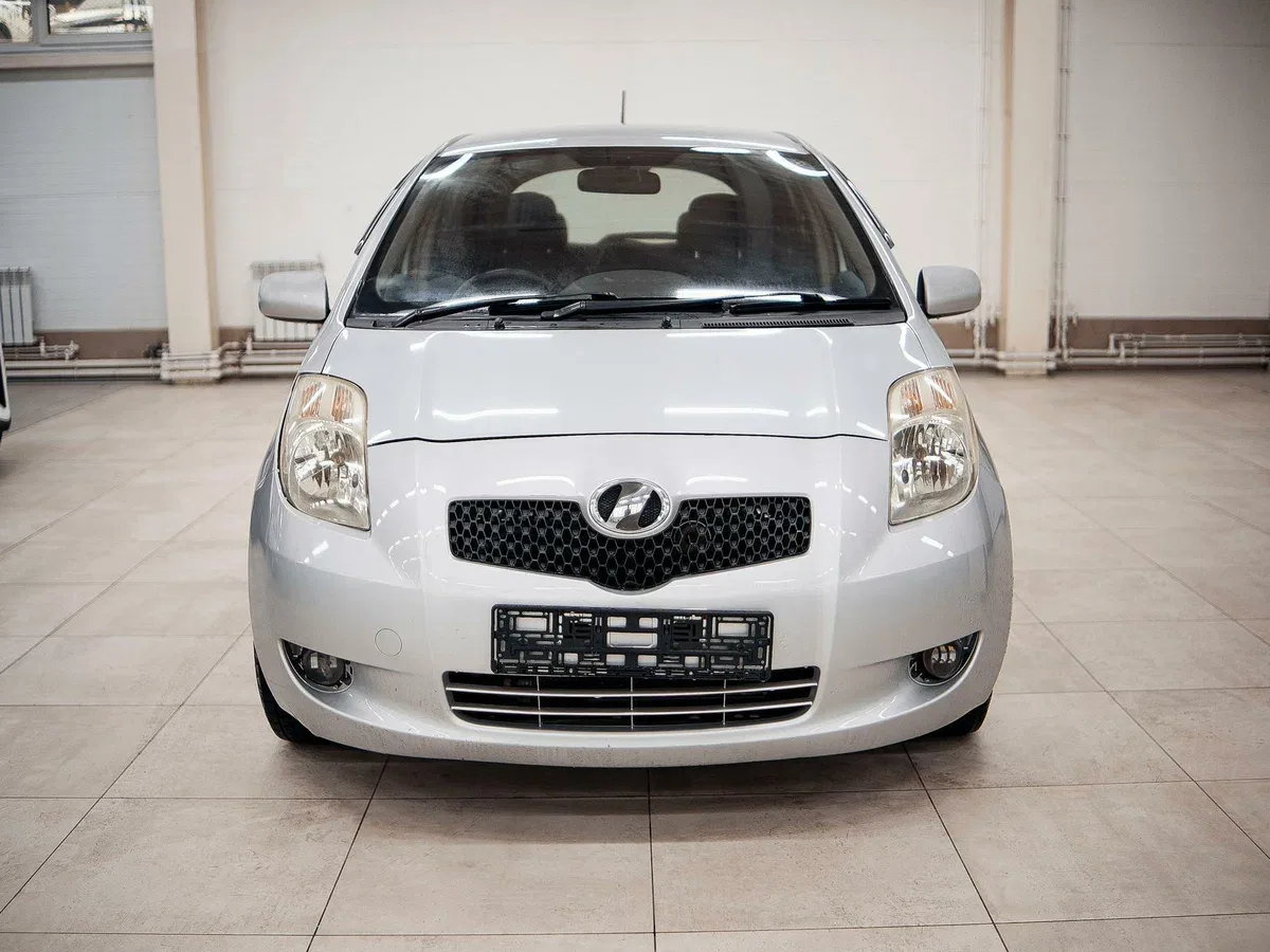 Toyota Vitz II (XP90)