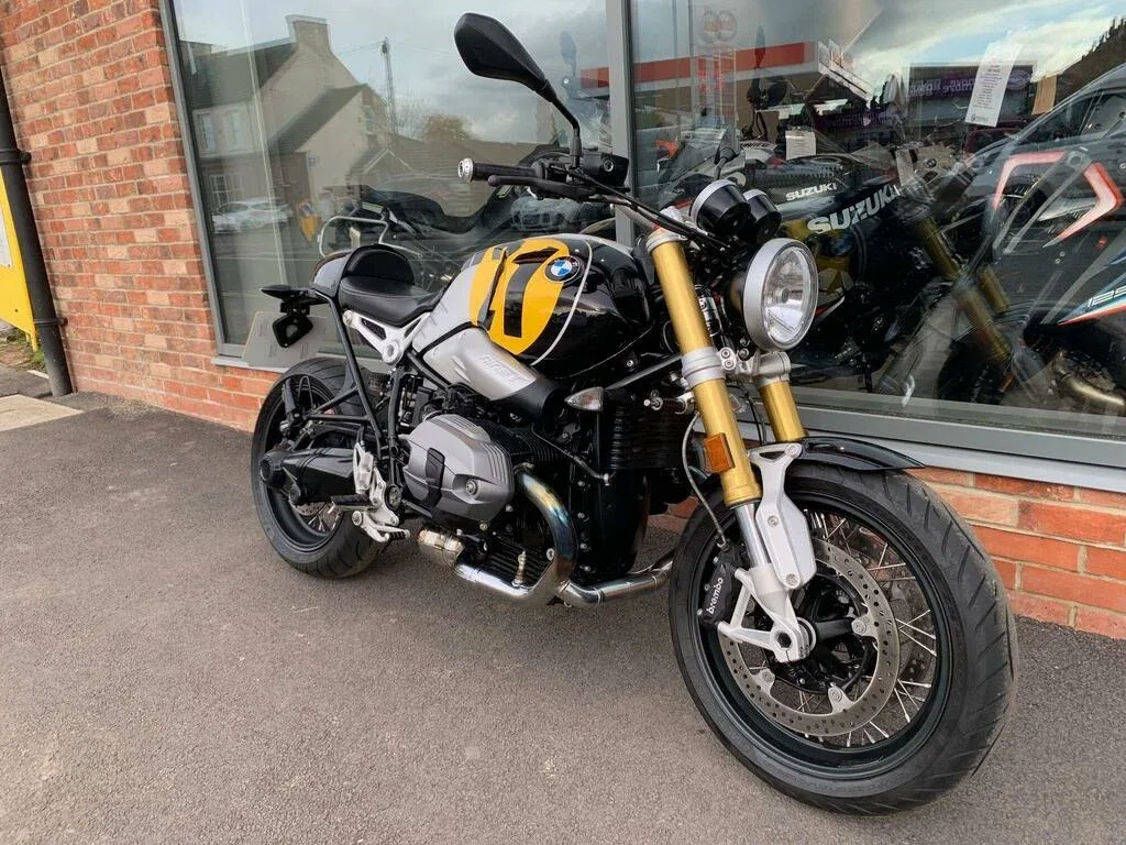 BMW R nine T