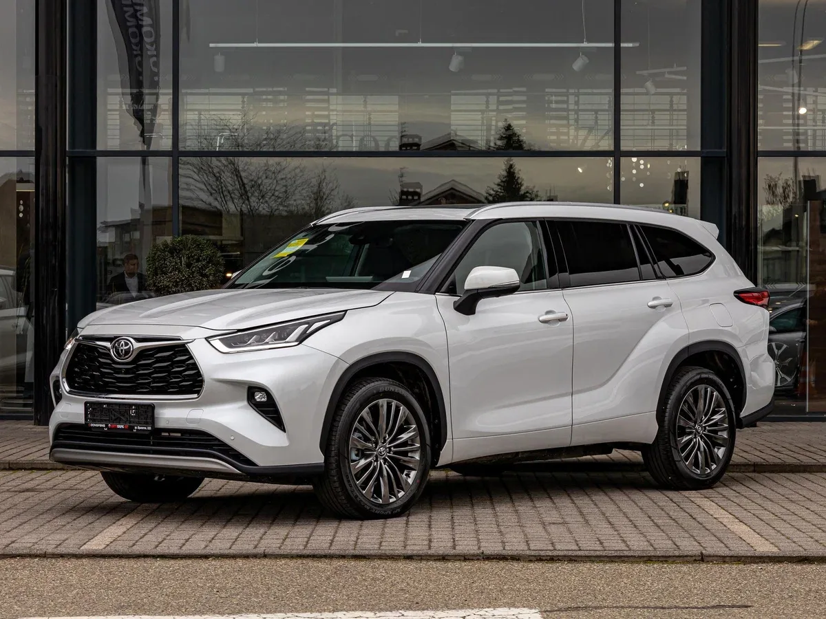 Toyota Highlander IV (U70)