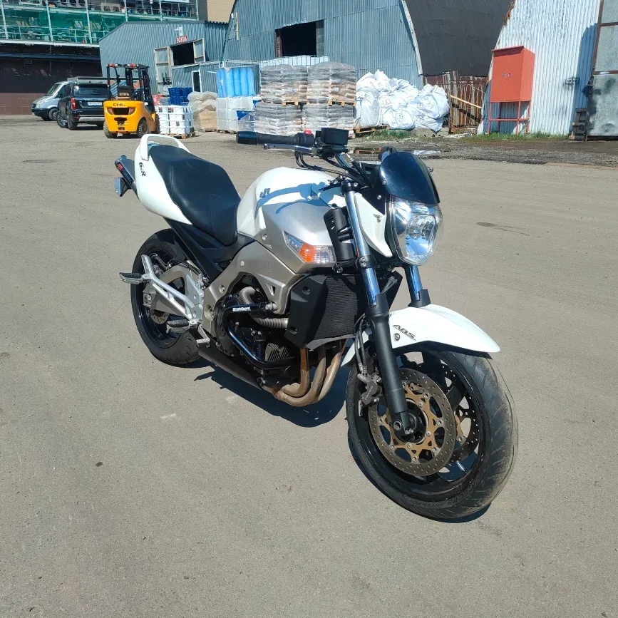 Suzuki GSR 400