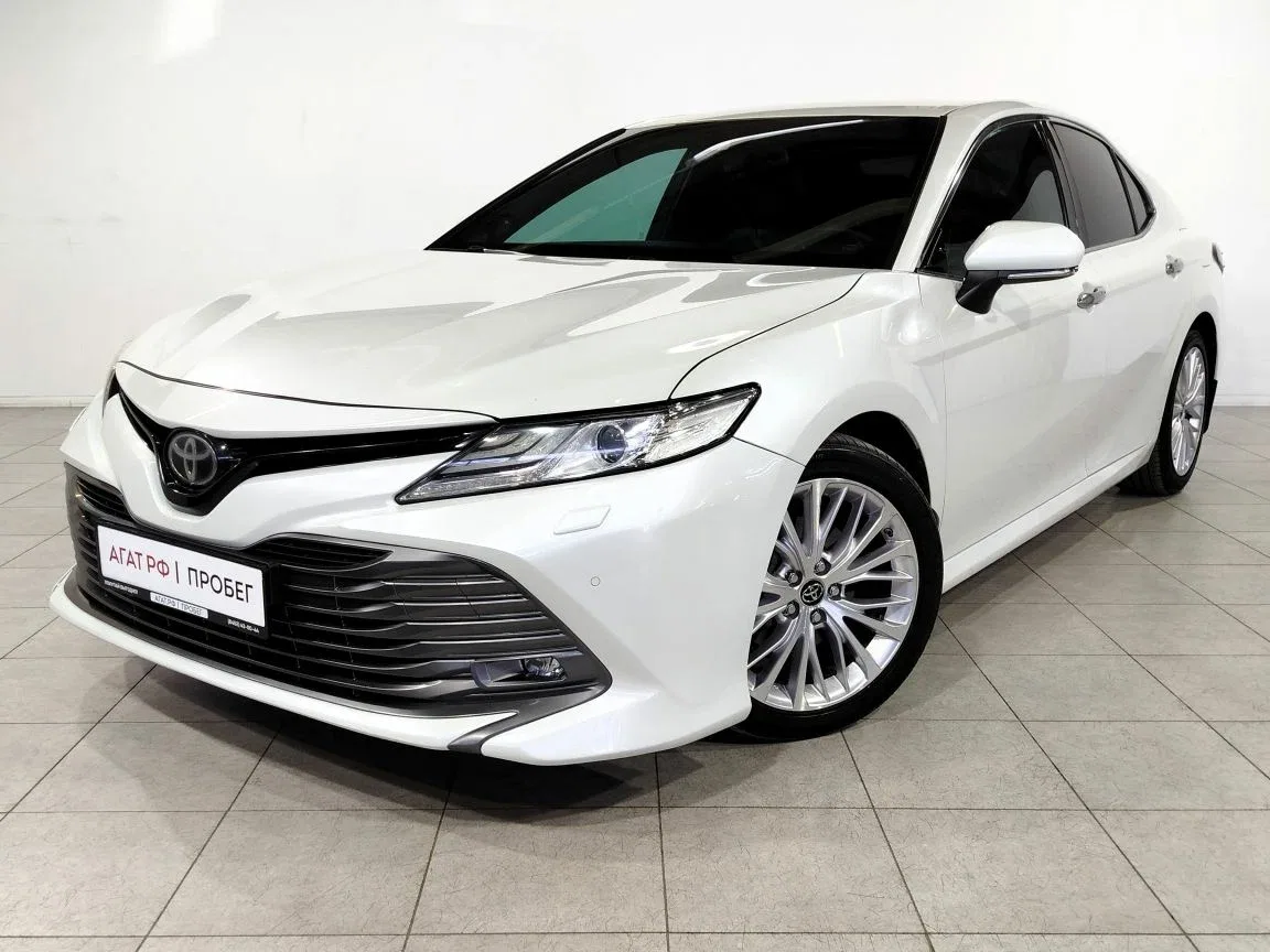 Toyota Camry VIII (XV70)