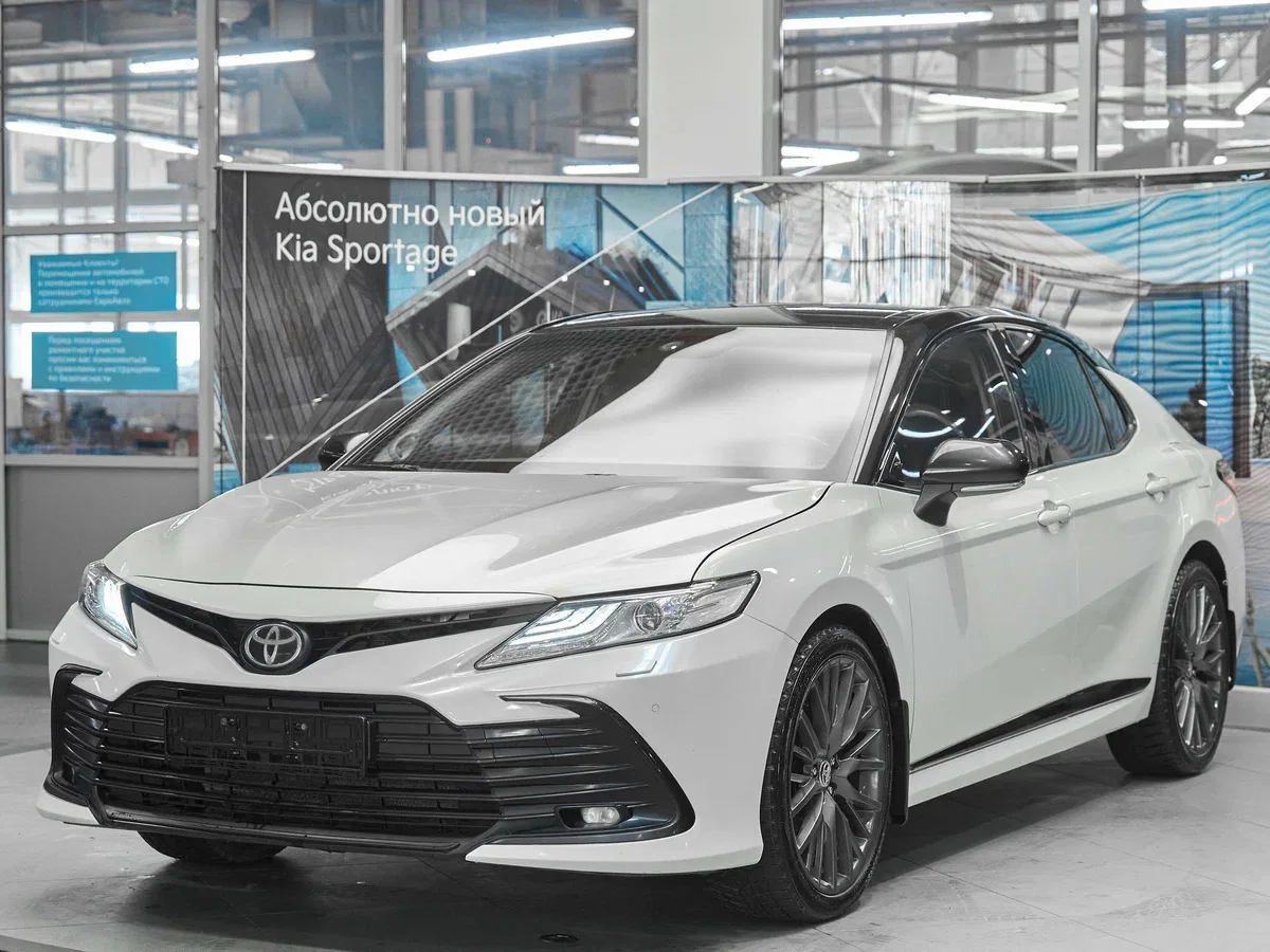 Toyota Camry VIII (XV70)