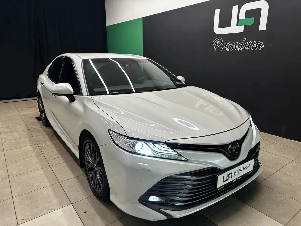 Toyota Camry VIII (XV70)