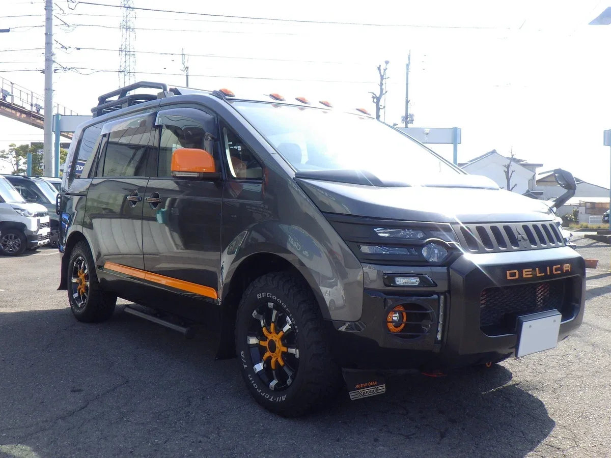 Mitsubishi Delica D:5 I