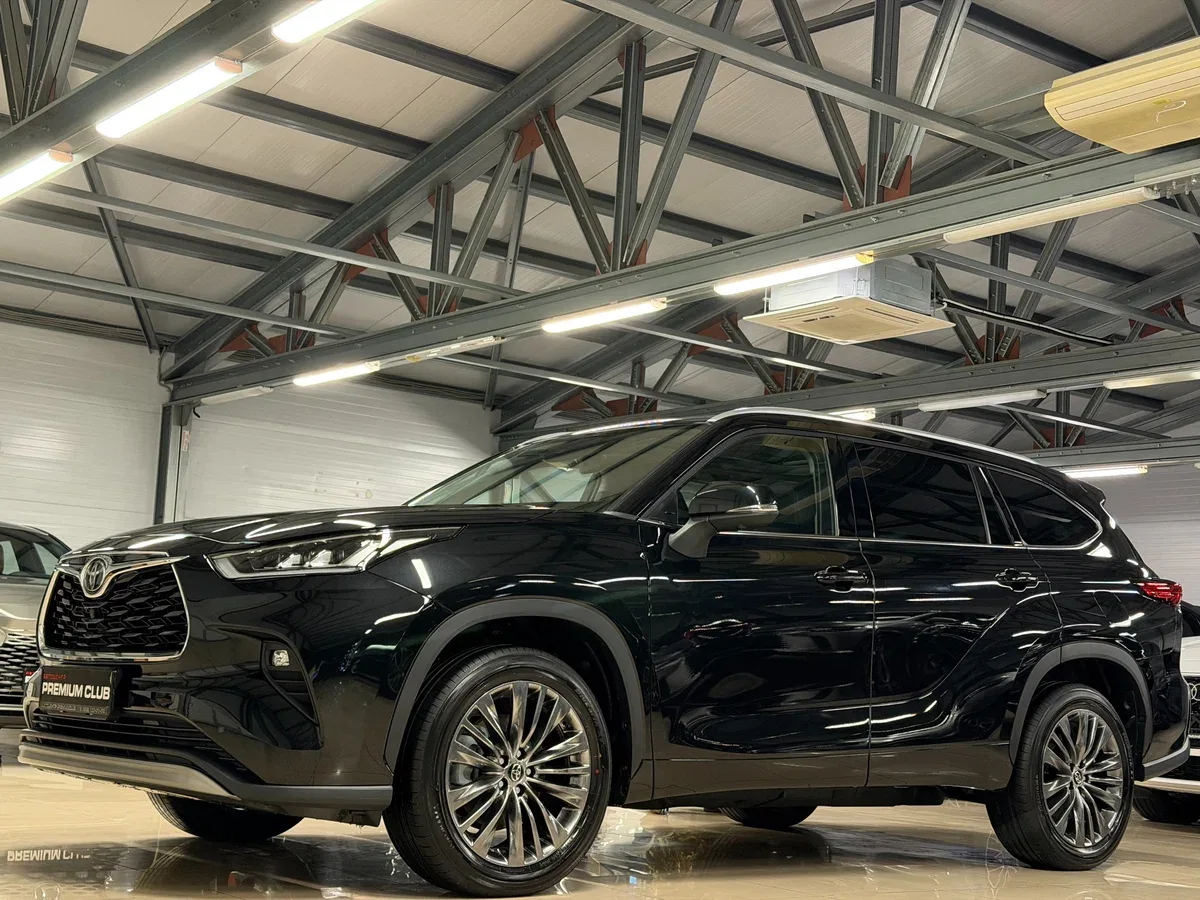 Toyota Highlander IV (U70)