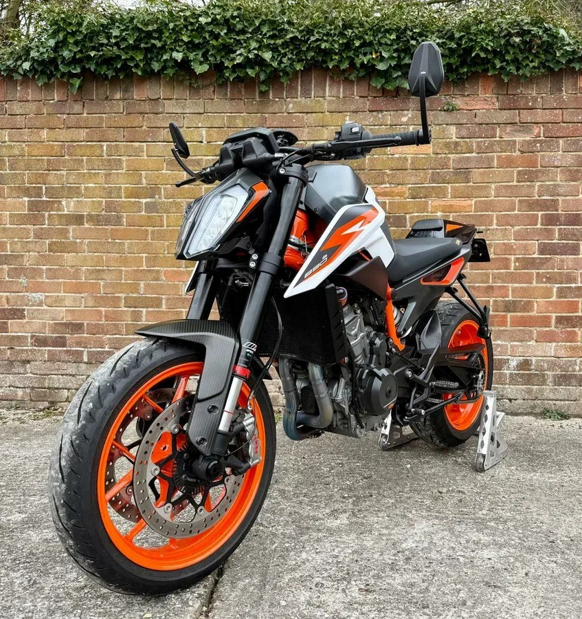 KTM AG 890 Duke R