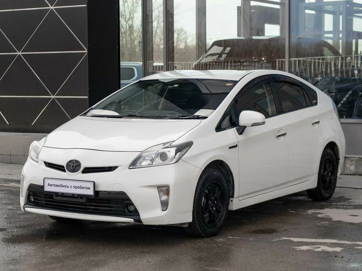 Toyota Prius III Рестайлинг (XW30)