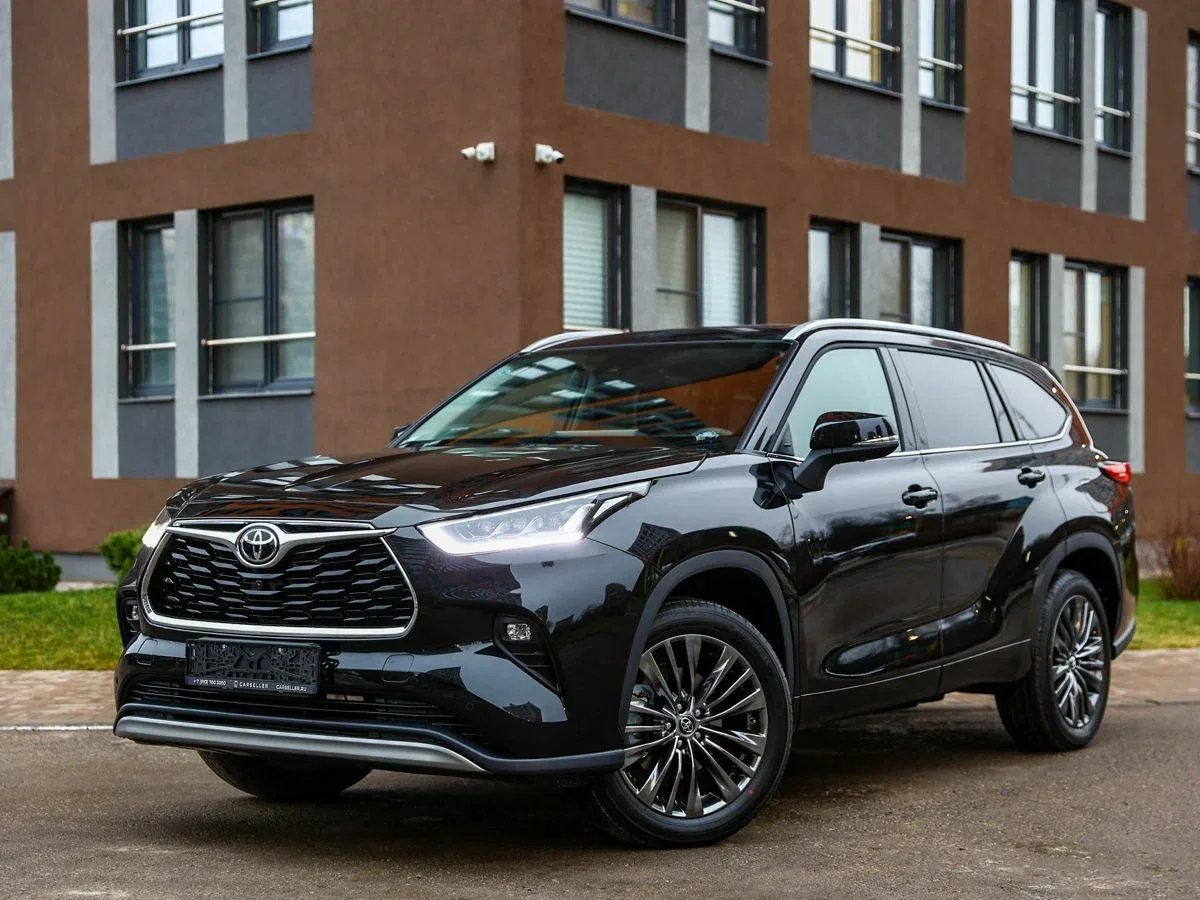 Toyota Highlander IV (U70)