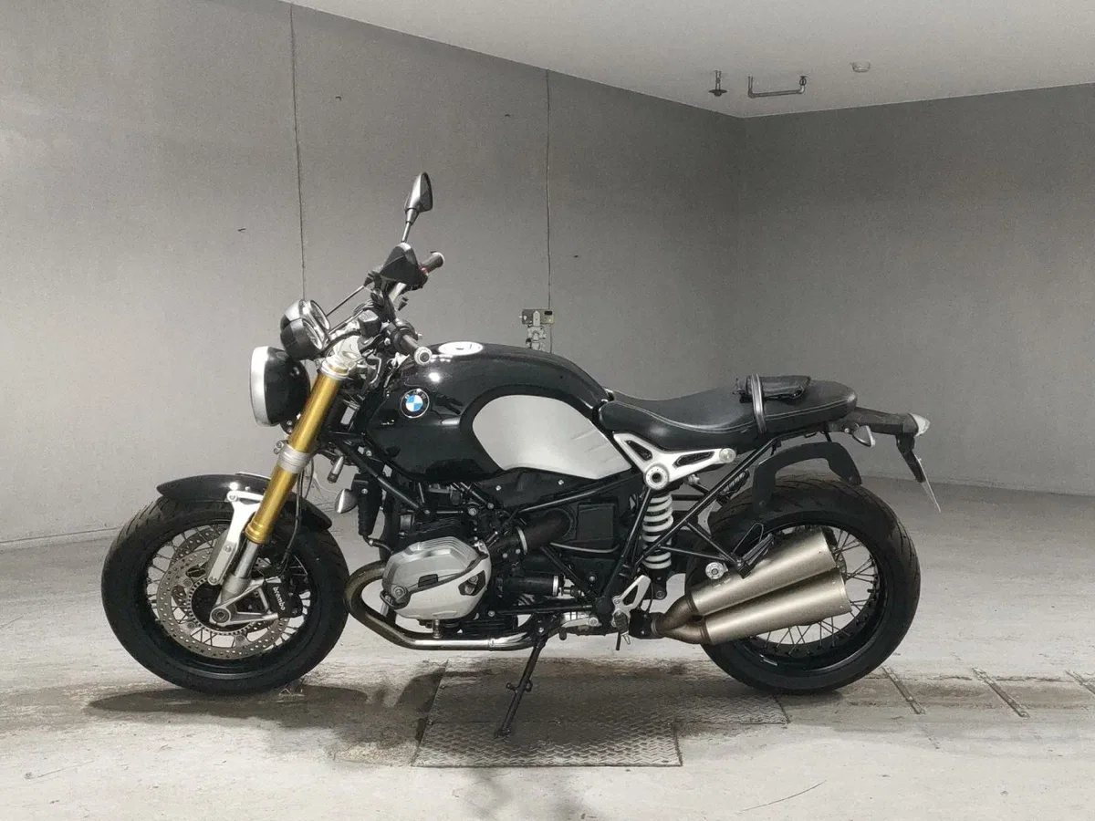 BMW R nine T