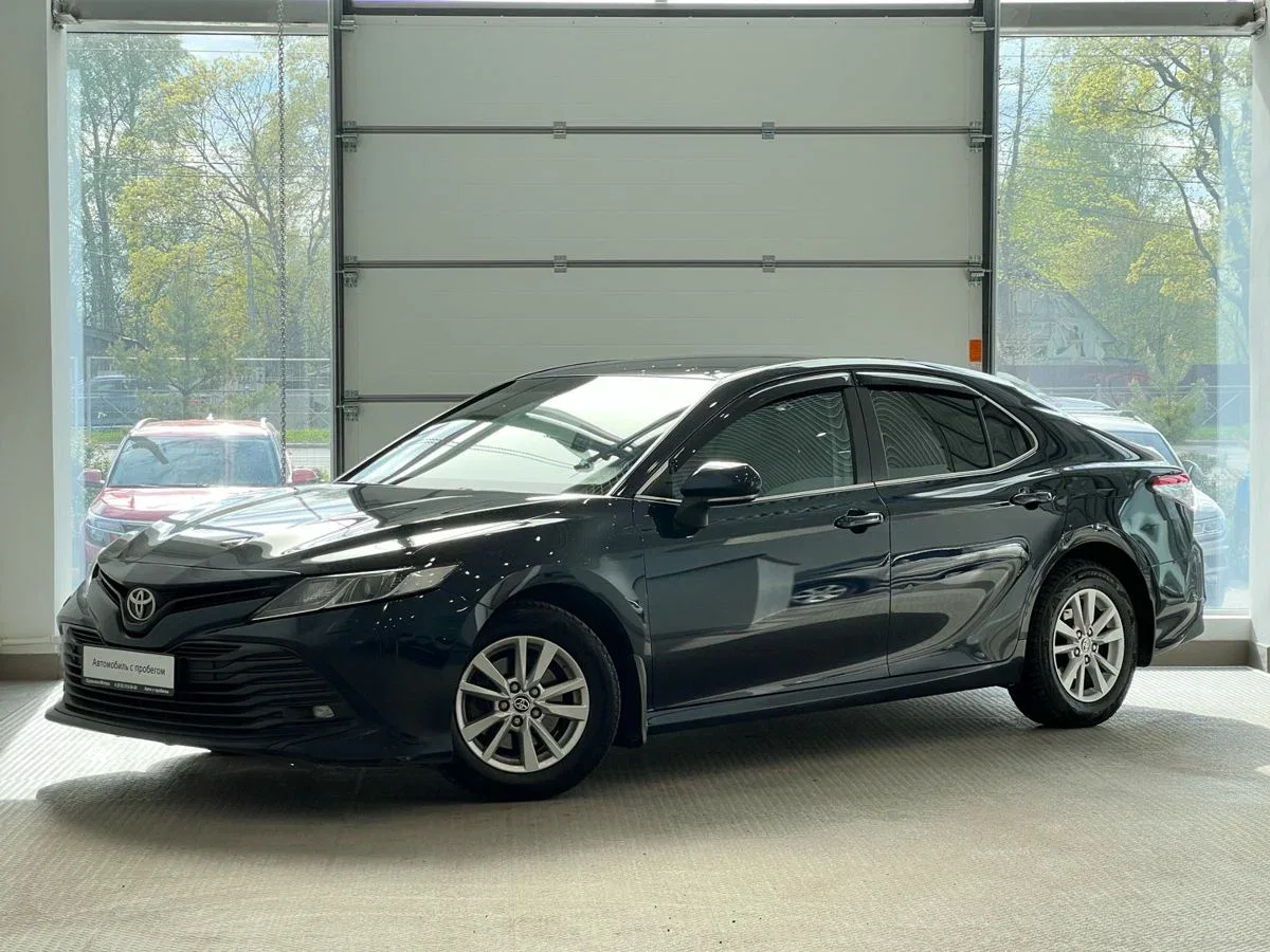 Toyota Camry VIII (XV70)