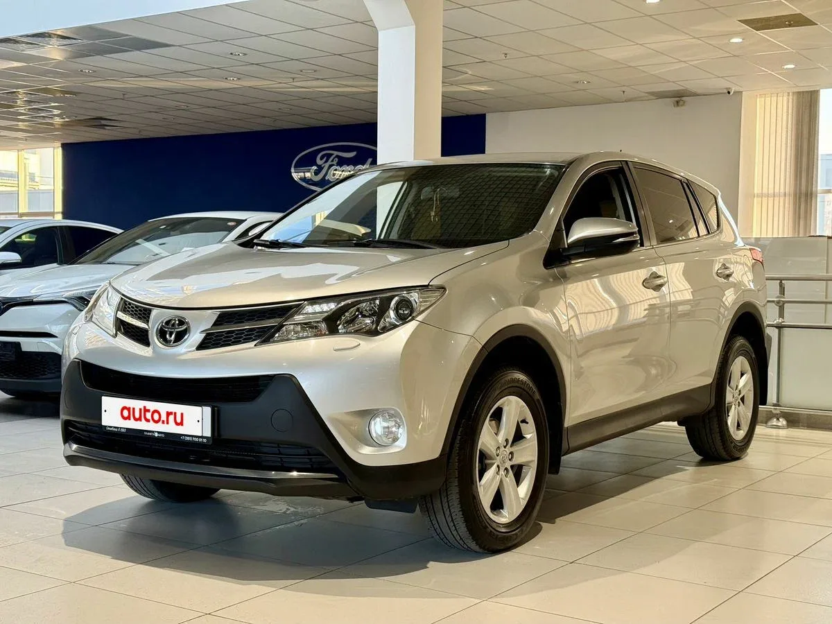 Toyota RAV4 IV (XA40)