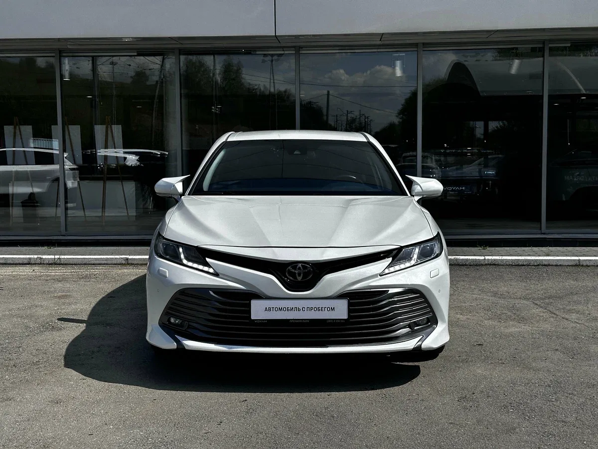 Toyota Camry VIII (XV70)