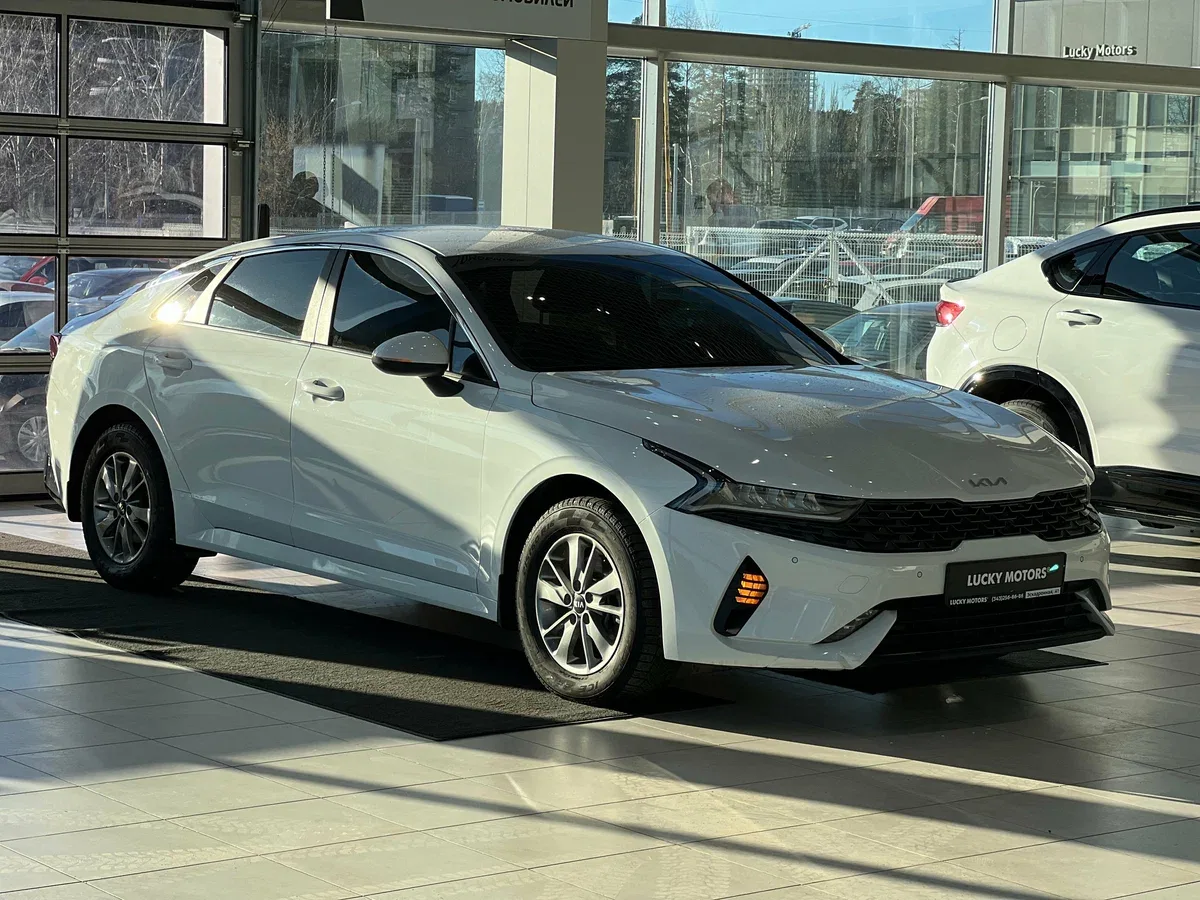 Kia K5 III