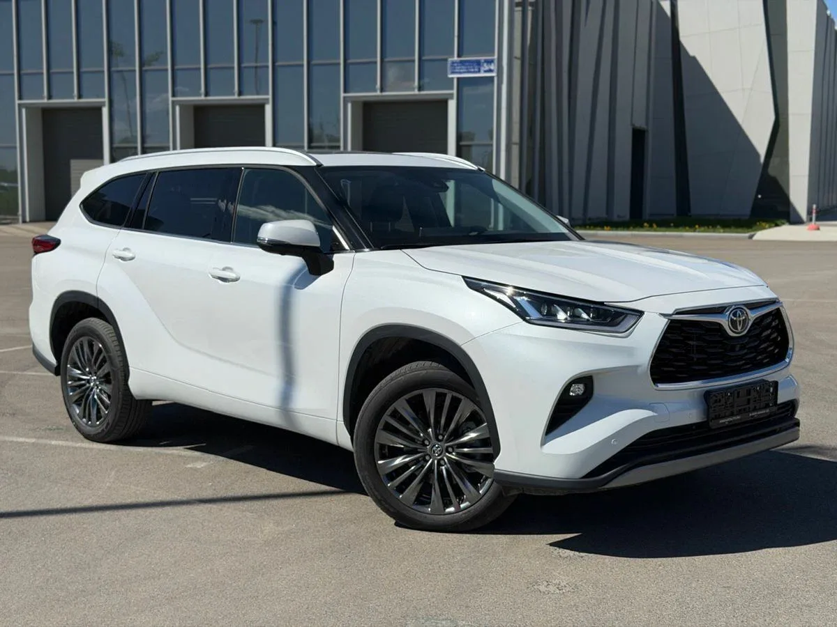 Toyota Highlander IV (U70)