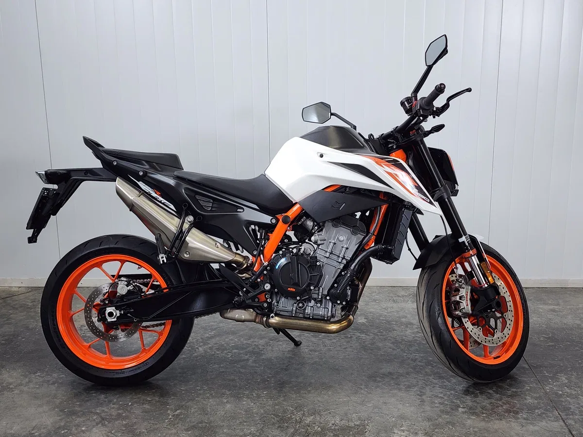 KTM AG 890 Duke R
