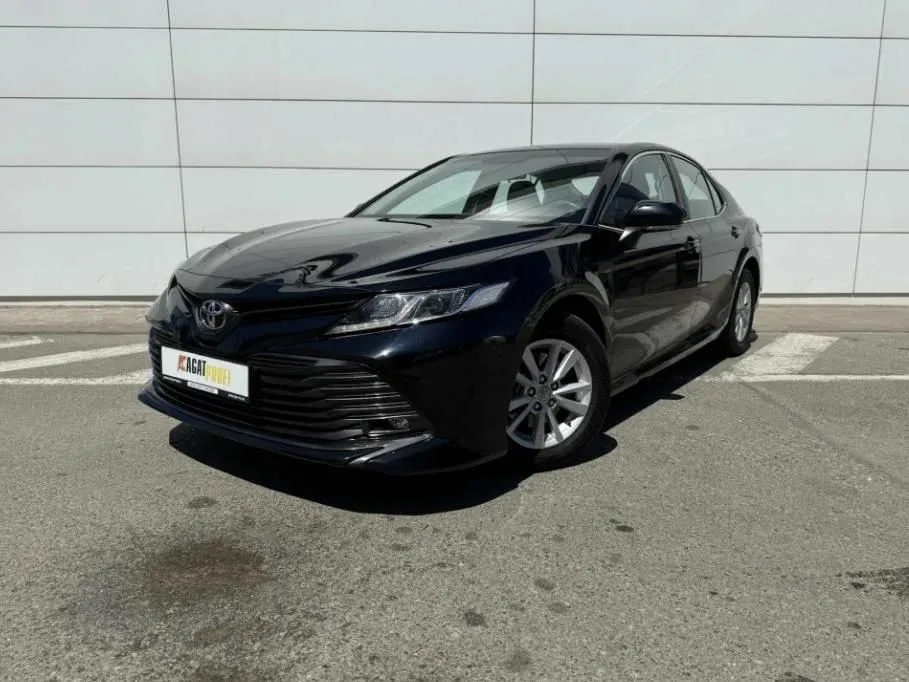 Toyota Camry VIII (XV70)